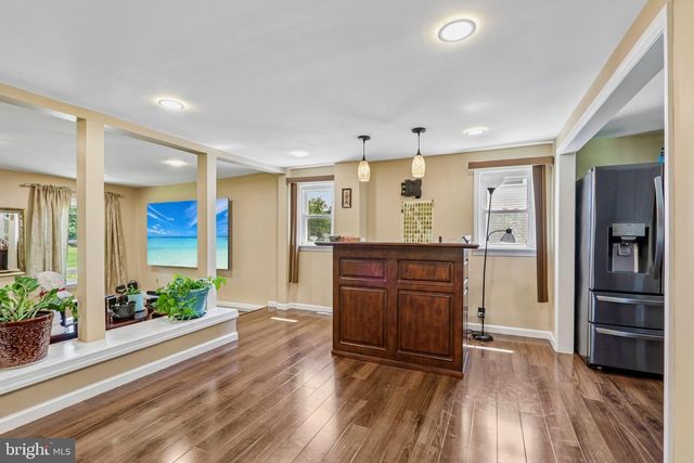 1090 CHEWS LANDING RD, Laurel Springs, NJ 08021