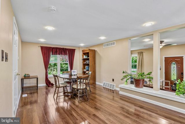 1090 CHEWS LANDING RD, Laurel Springs, NJ 08021