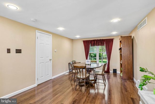 1090 CHEWS LANDING RD, Laurel Springs, NJ 08021