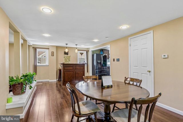 1090 CHEWS LANDING RD, Laurel Springs, NJ 08021