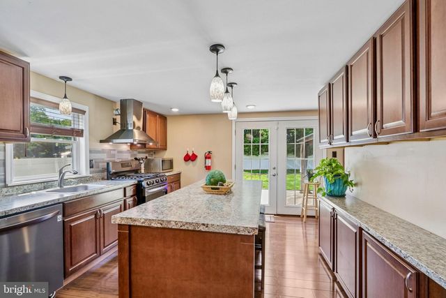 1090 CHEWS LANDING RD, Laurel Springs, NJ 08021