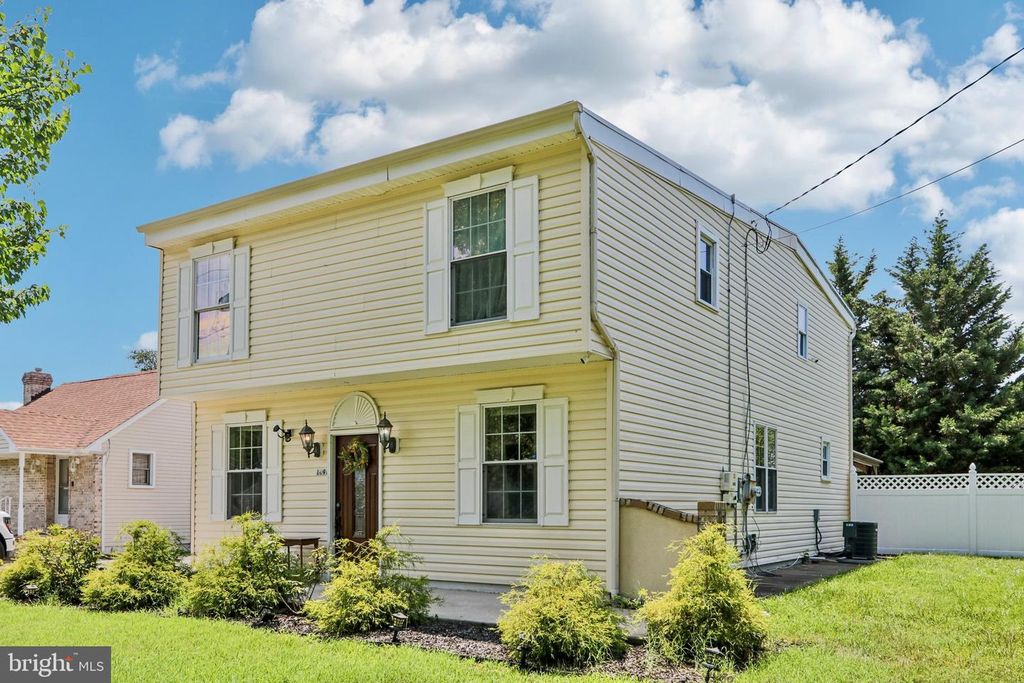 1090 CHEWS LANDING RD, Laurel Springs, NJ 08021