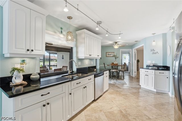 3221 SE 10th AVE, Cape Coral, FL 33904