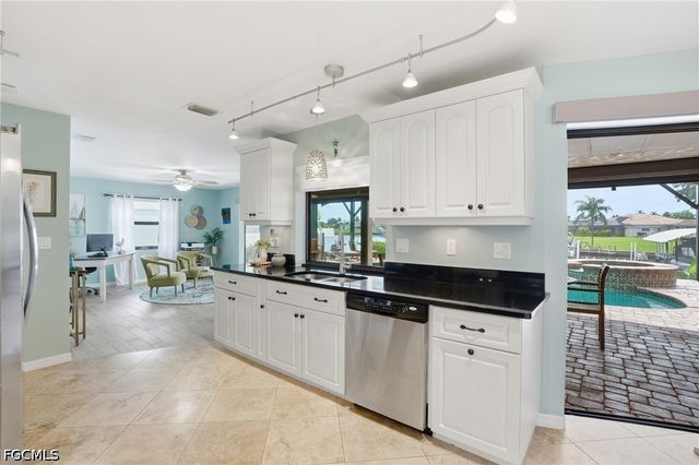 3221 SE 10th AVE, Cape Coral, FL 33904