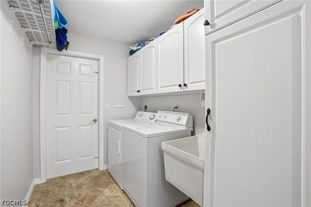 3221 SE 10th AVE, Cape Coral, FL 33904