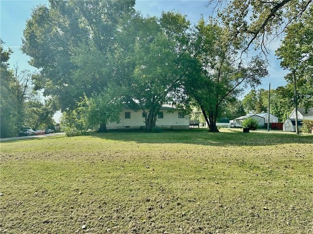 2205 Chicago Street, Trenton, MO 64683