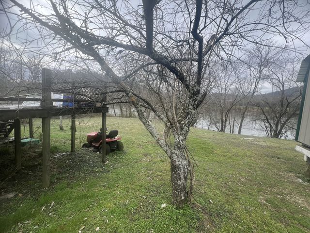 818 Upper Ferry Rd, Carthage, TN 37030