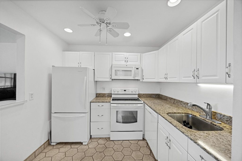 Image 16 of property listing at 223 Tuscany D, Delray Beach, FL 33446