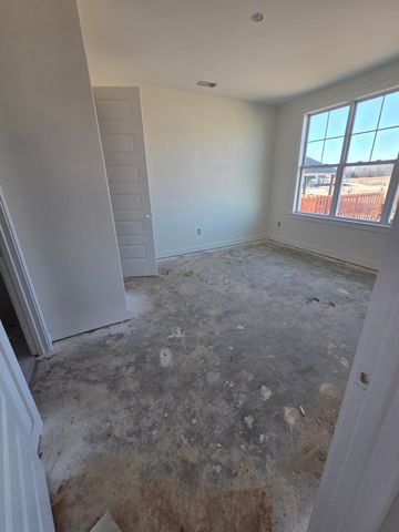 70 HAZEL CREST DR S, Oakland, TN 38060