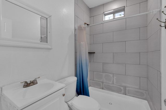 114 Crepe Myrtle PKWY, Elgin, TX 78621