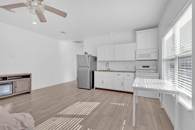 114 Crepe Myrtle PKWY, Elgin, TX 78621