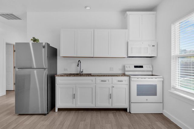 114 Crepe Myrtle PKWY, Elgin, TX 78621