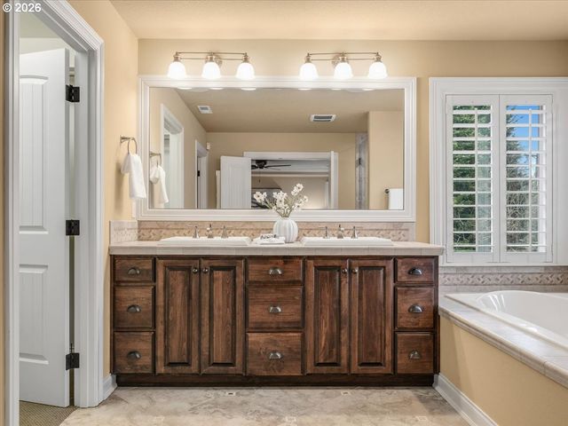 2520 Nw 12TH Cir, Camas, WA 98607