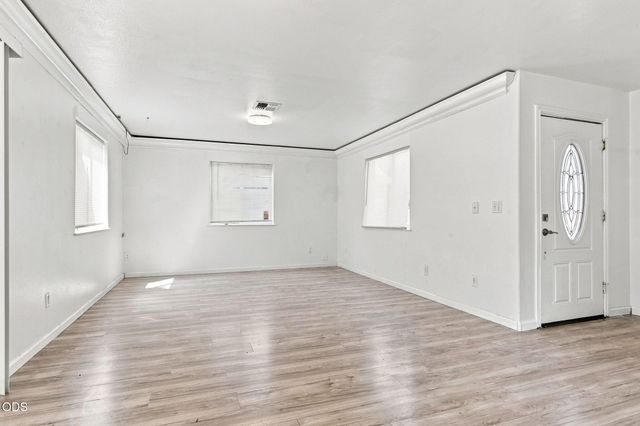 841 W 11th Street, Medford, OR 97501