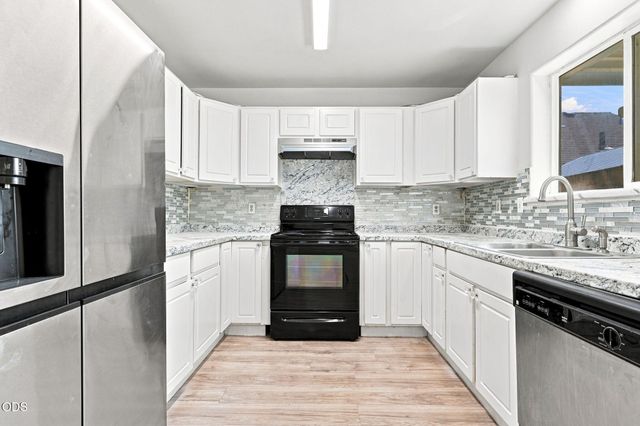 841 W 11th Street, Medford, OR 97501