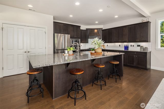 13874 LaVigne Court NE, Bainbridge Island, WA 98110