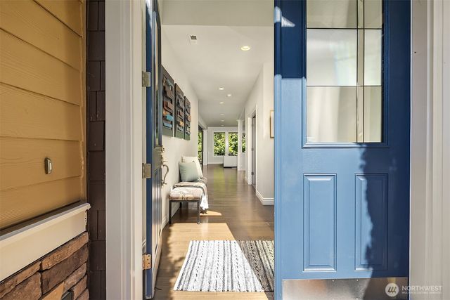 13874 LaVigne Court NE, Bainbridge Island, WA 98110