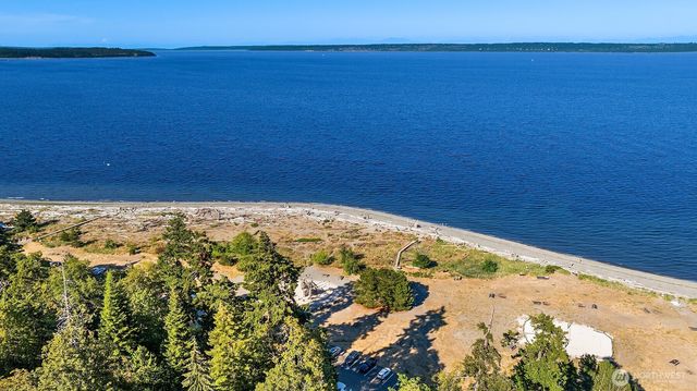 13874 LaVigne Court NE, Bainbridge Island, WA 98110