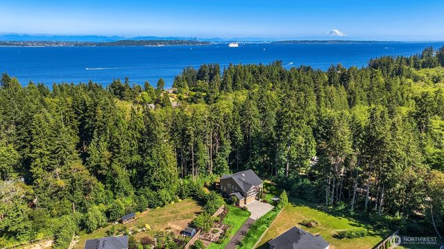 13874 LaVigne Court NE, Bainbridge Island, WA 98110