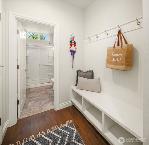13874 LaVigne Court NE, Bainbridge Island, WA 98110