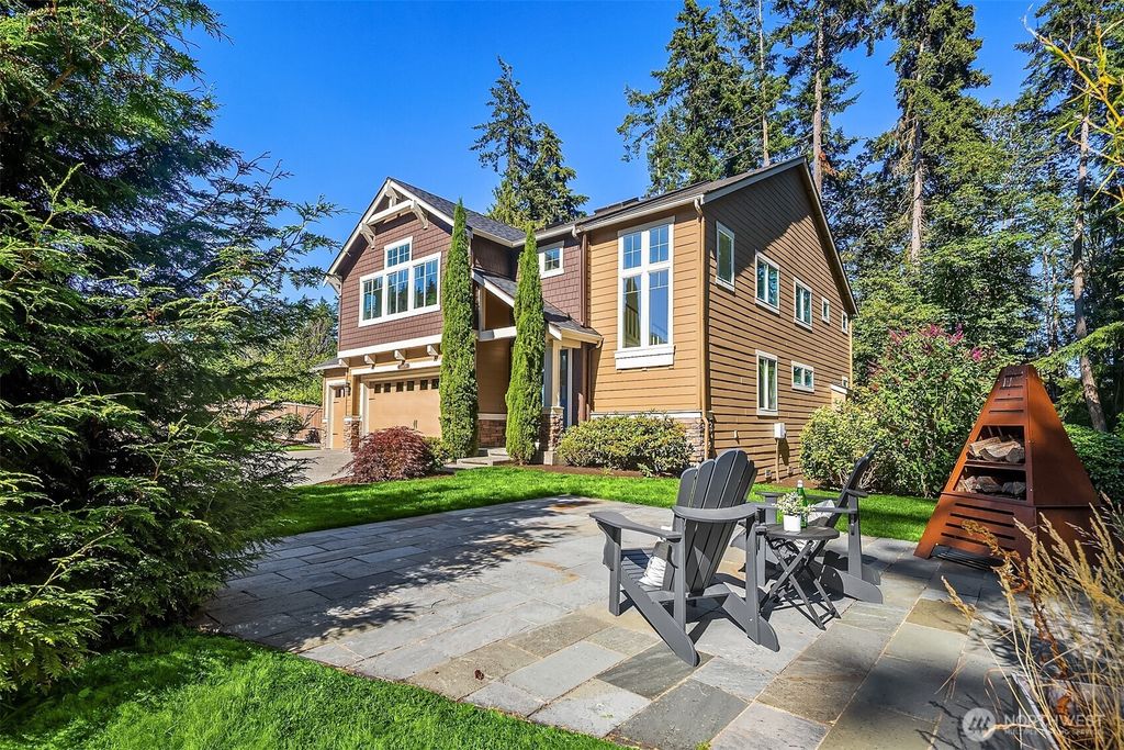 13874 LaVigne Court NE, Bainbridge Island, WA 98110