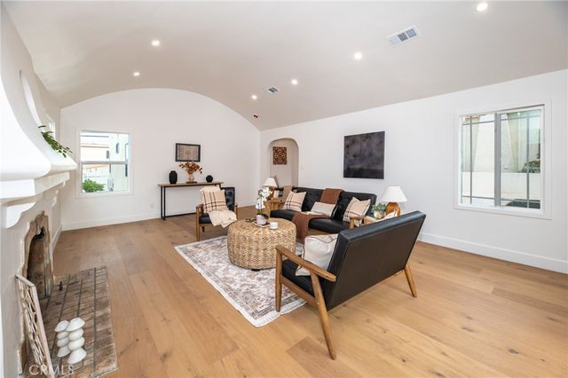 4832 S Victoria, View Park, CA 90043