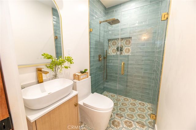 4832 S Victoria, View Park, CA 90043
