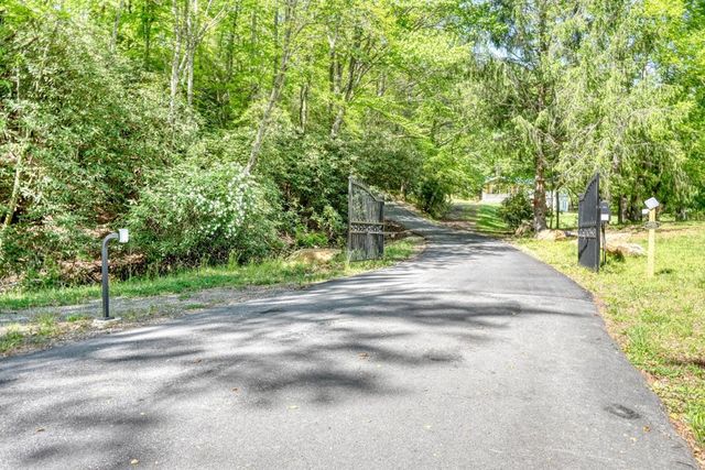 296 Peaks Drive, Hayesville, NC 28904