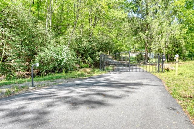 296 Peaks Drive, Hayesville, NC 28904