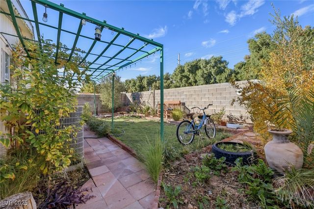 5874 Sassy Rose Drive, Las Vegas, NV 89122