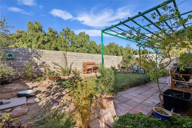 5874 Sassy Rose Drive, Las Vegas, NV 89122