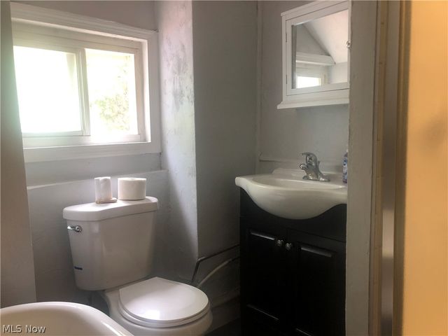 5678 Hamlet Avenue, Cleveland, OH 44127