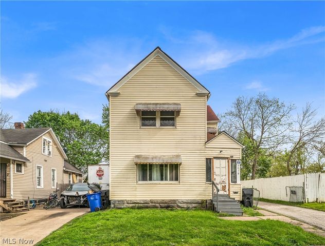 5678 Hamlet Avenue, Cleveland, OH 44127