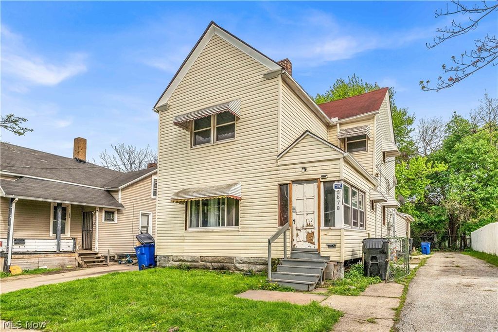 5678 Hamlet Avenue, Cleveland, OH 44127