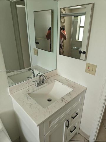 10228 Twin Lakes Dr 16-E, Coral Springs, FL 33071