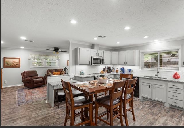 806 S Avenue O, Clifton, TX 76634