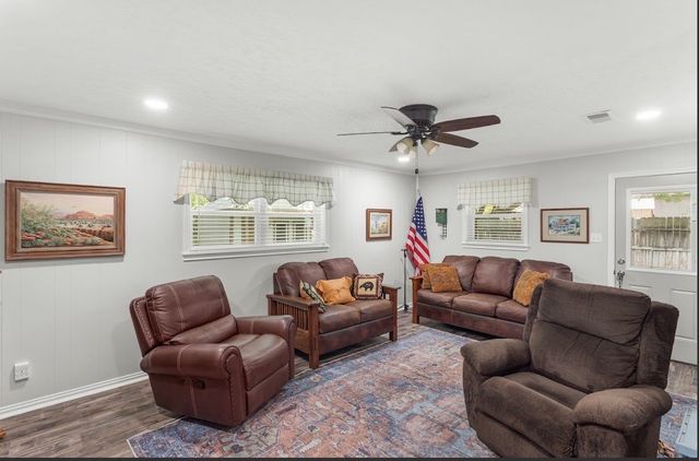 806 S Avenue O, Clifton, TX 76634