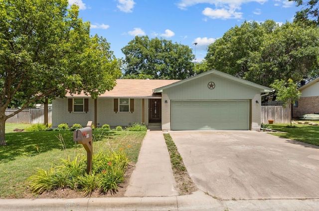 806 S Avenue O, Clifton, TX 76634