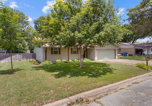 806 S Avenue O, Clifton, TX 76634