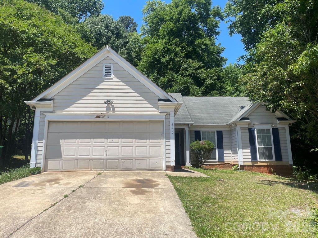 5800 Pennycross Lane, Charlotte, NC 28216