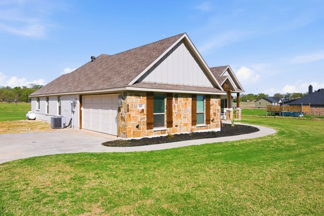 185 Stanley Lane, Poolville, TX 76487