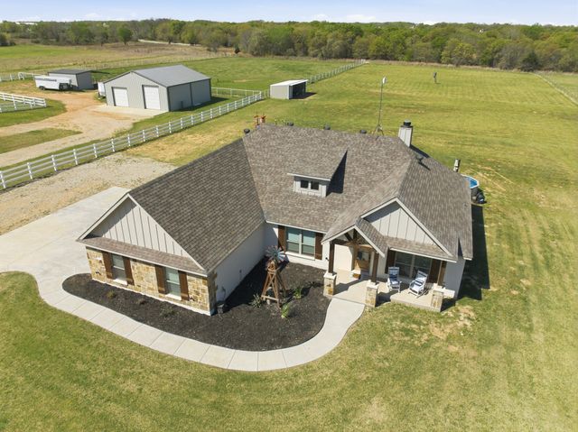 185 Stanley Lane, Poolville, TX 76487