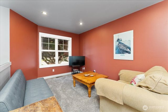 203 Parkway Drive, Manson, WA 98831