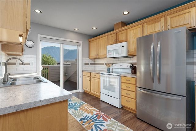 203 Parkway Drive, Manson, WA 98831