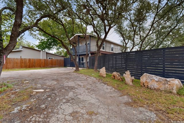 1070 TIMBERLANE DR, Canyon Lake, TX 78133