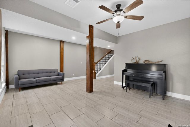 1070 TIMBERLANE DR, Canyon Lake, TX 78133