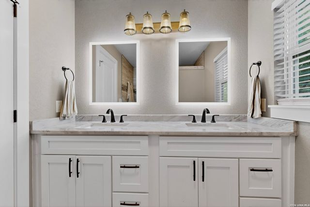 1070 TIMBERLANE DR, Canyon Lake, TX 78133