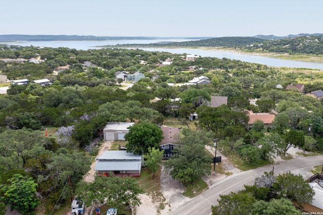 1070 TIMBERLANE DR, Canyon Lake, TX 78133
