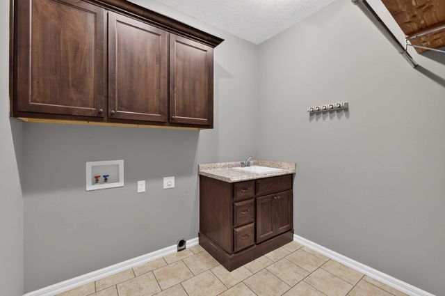 831 N Grapevine Road, Springfield, MO 65802