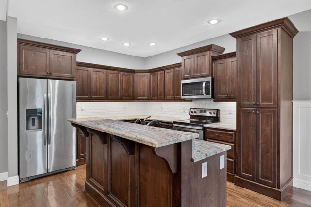 831 N Grapevine Road, Springfield, MO 65802